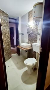 Bathroom Image of 720 Sq.ft 2 BHK Builder Floor for rent in GTB Nagar New Delhi for Rs. 22000