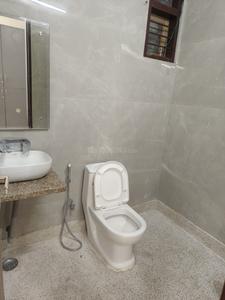 Bathroom Image of 1500 Sq.ft 1 BHK Builder Floor for rent in Sector 40 Gurgaon for Rs. 29000