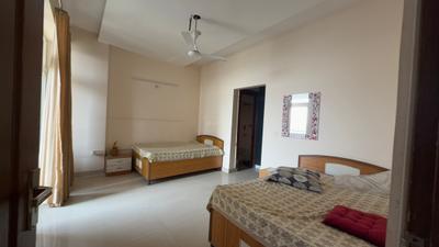 Bedroom Image of 4530 Sq.ft 4 BHK Penthouse for sale in Amrapali Silicon City, Sector 76 Noida for Rs. 34100000