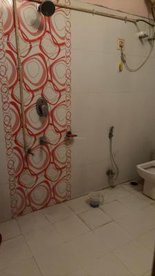 Bathroom Image of 450 Sq.ft 1 RK Builder Floor for rent in Gobrahi Urf Gobardhanpur Muzaffarpur for Rs. 9000