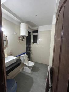 Bathroom Image of 1450 Sq.ft 3.5 BHK Apartment / Flat for rent in Sikka Karmic Greens, Sector 78 Noida for Rs. 35000