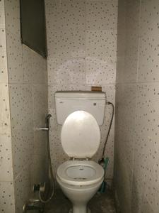 Common Bathroom Image of 450 Sq.ft 2 BHK Builder Floor for sale in New Ashok Nagar New Delhi for Rs. 3300000