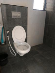 Common Bathroom Image of 850 Sq.ft 2 BHK Apartment / Flat for rent in Joyville Celestia, Shewalewadi Pune for Rs. 25000