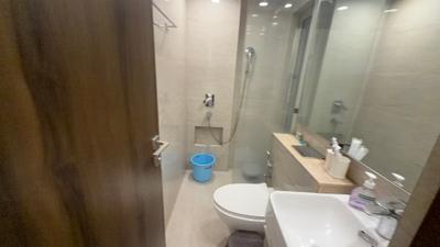 Bathroom Image of 550 Sq.ft 1 BHK Apartment / Flat for rent in Hiranandani Regent Hill A B C D And E Wing, Powai Mumbai for Rs. 65000
