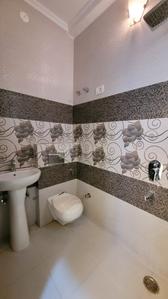 Bathroom Image of 900 Sq.ft 2 BHK Apartment / Flat for sale in Sector 4 Gurgaon for Rs. 5800000