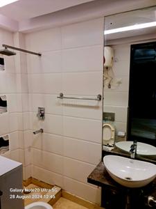 Bathroom Image of 1125 Sq.ft 3 BHK Independent House for rent in Vikaspuri Luxury Homes, Vikaspuri New Delhi for Rs. 42500