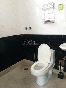 Bathroom Image of 1350 Sq.ft 2 BHK Builder Floor for rent in East Of Kailash New Delhi for Rs. 75000