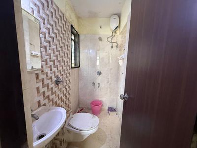 Bathroom Image of 550 Sq.ft 1 BHK Apartment / Flat for rent in Raunak Unnathi Woods, Kasarvadavali Thane for Rs. 20000