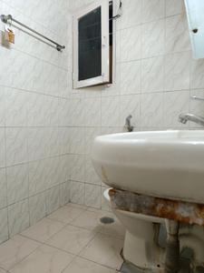 Common Bathroom Image of 2000 Sq.ft 3 BHK Apartment / Flat for rent in Vasant Kunj New Delhi for Rs. 80000