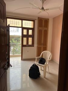 Bedroom Image of 1000 Sq.ft 3 BHK Builder Floor for rent in Sewak Park New Delhi for Rs. 22000