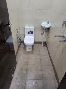 Bathroom Image of 720 Sq.ft 2 BHK Builder Floor for sale in Mukherjee Nagar New Delhi for Rs. 6700000