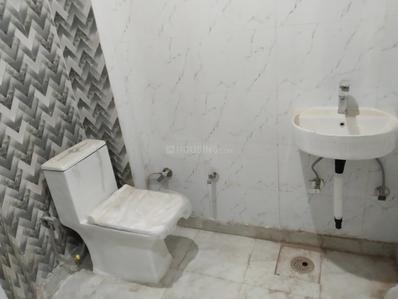 Bathroom Image of 770 Sq.ft 2 BHK Independent House for rent in Dashrath Puri New Delhi for Rs. 20000