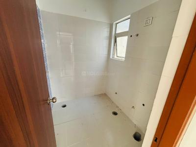 Bathroom Image of 1250 Sq.ft 4 BHK Builder Floor for sale in Sare Spring View Heights, Lal Kuan Ghaziabad for Rs. 8000000