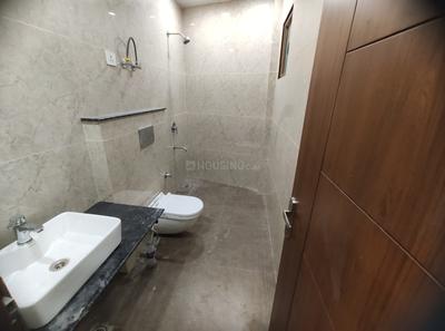 Bathroom Image of 2476 Sq.ft 4 BHK Builder Floor for rent in Shakti Nagar New Delhi for Rs. 85000