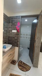 Bathroom Image of 1400 Sq.ft 3 BHK Apartment / Flat for sale in Manjalpur Vadodara for Rs. 6800000