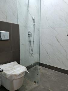 Common Bathroom Image of 1300 Sq.ft 3 BHK Apartment / Flat for sale in Suraj Vihar New Delhi for Rs. 11000000