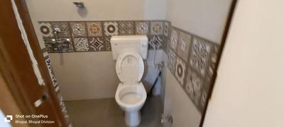 Bathroom Image of 1205 Sq.ft 2 BHK Apartment / Flat for rent in Sagar Lakeview Homes, Ayodhya Bypass Bhopal for Rs. 14500