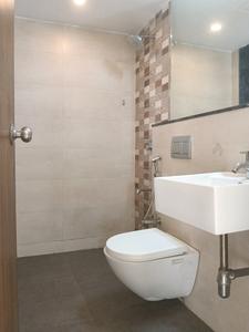 Common Bathroom Image of 1000 Sq.ft 2.5 BHK Apartment / Flat for rent in Lodha Splendora, Kasarvadavali Thane for Rs. 32000