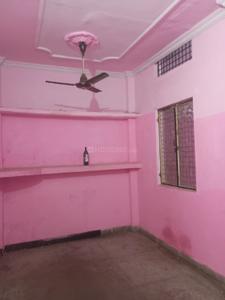 Bedroom Image of 600 Sq.ft 2 BHK Builder Floor for rent in Khalasi Line Kanpur for Rs. 7500