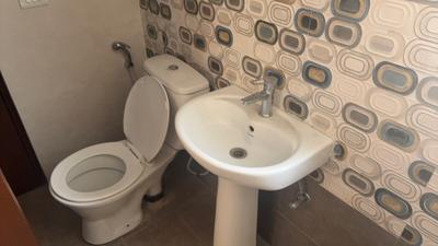 Bathroom Image of 1300 Sq.ft 3 BHK Apartment / Flat for rent in Rise Organic Homes Phase 1, Mahurali Ghaziabad for Rs. 25000