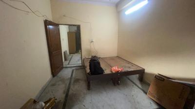 Living Room Image of 600 Sq.ft 1 BHK Builder Floor for rent in Sector 48 Noida for Rs. 15000