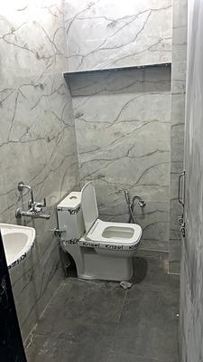 Bathroom Image of 450 Sq.ft 1 RK Builder Floor for rent in Nipania Indore for Rs. 11000