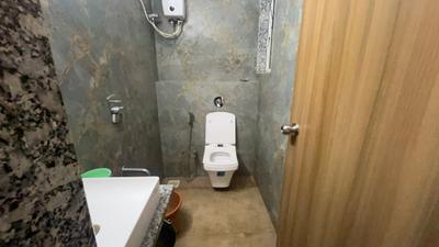 Bathroom Image of 500 Sq.ft 1 BHK Apartment / Flat for rent in Kurla East Mumbai for Rs. 37000