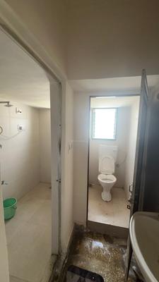 Bathroom Image of 800 Sq.ft 2 BHK Apartment / Flat for rent in Race Course Vadodara for Rs. 15000