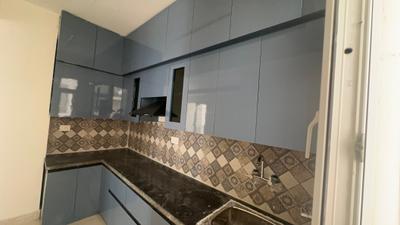 Kitchen Image of 750 Sq.ft 2 BHK Apartment / Flat for sale in Signature Global The Millennia 3, Sector 37D Gurgaon for Rs. 8000000