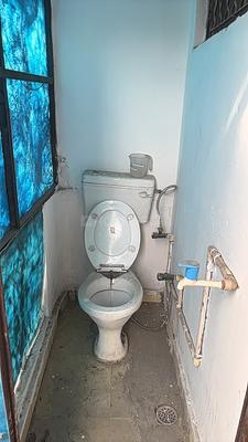Bathroom Image of 720 Sq.ft 1 RK Builder Floor for rent in Signature View Apartment, Mukherjee Nagar New Delhi for Rs. 8500