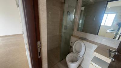 Bathroom Image of 600 Sq.ft 1 BHK Apartment / Flat for rent in Hiranandani Maple A B and C Wing, Powai Mumbai for Rs. 51900
