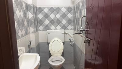 Bathroom Image of 300 Sq.ft 1 RK Apartment / Flat for rent in Kondapur Hyderabad for Rs. 15000