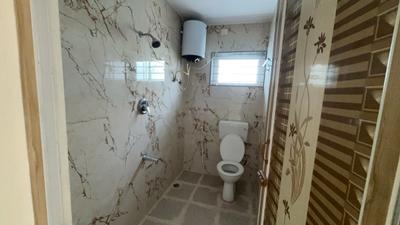 Bathroom Image of 600 Sq.ft 1 BHK Builder Floor for rent in Muneshwara Nagar Bengaluru for Rs. 23000