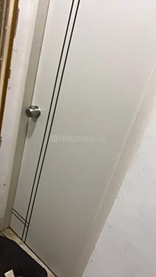 Bathroom Image of 600 Sq.ft 1 BHK Apartment / Flat for rent in Rakshalekha Society, Koregaon Park Pune for Rs. 30000