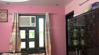 Bedroom Image of 900 Sq.ft 3 BHK Apartment / Flat for sale in Krishna Nagar New Delhi for Rs. 6500000