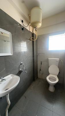 Bathroom Image of 500 Sq.ft 1 BHK Apartment / Flat for rent in S.G. Palya Bengaluru for Rs. 24999