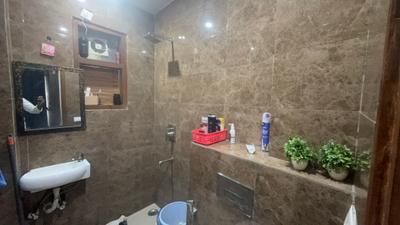 Bathroom Image of 700 Sq.ft 1 BHK Builder Floor for rent in Sector 57 Gurgaon for Rs. 18000