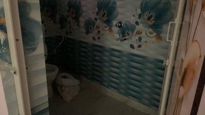Bathroom Image of 500 Sq.ft 1 BHK Apartment / Flat for rent in Keshtopur Kolkata for Rs. 9700