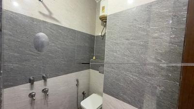Bathroom Image of 550 Sq.ft 1 BHK Builder Floor for rent in Sector 19 Dwarka New Delhi for Rs. 20000