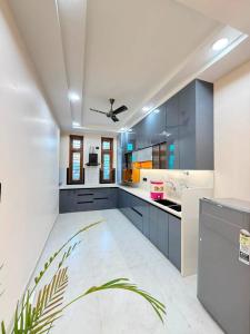 Kitchen Image of 650 Sq.ft 1 BHK Apartment / Flat for rent in Sky Heights, Navlakha Indore for Rs. 12000