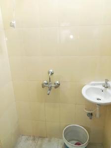 Common Bathroom Two Image of 405 Sq.ft 1 BHK Apartment / Flat for rent in Lower Parel Mumbai for Rs. 43001
