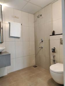 Common Bathroom Image of 1090 Sq.ft 2 BHK Apartment / Flat for sale in Mahindra Ivylush Tower C And Tower D, Kharadi Annex Pune for Rs. 10000000