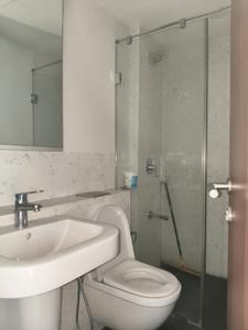 Common Bathroom Image of 1500 Sq.ft 3 BHK Apartment / Flat for sale in Chembur Mumbai for Rs. 60000000