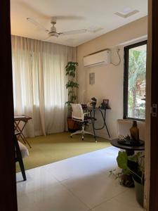 Bedroom Image of 550 Sq.ft 1 BHK Apartment / Flat for rent in Juhu Mumbai for Rs. 90005