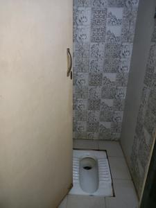 Common Bathroom Image of 700 Sq.ft 2 BHK Apartment / Flat for sale in Thane West Thane for Rs. 4600000
