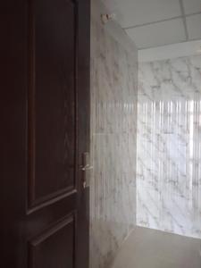 Common Bathroom Image of 1180 Sq.ft 2.5 BHK Apartment / Flat for sale in Amrapali Silicon City, Sector 76 Noida for Rs. 12200000