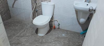 Bathroom Image of 1010 Sq.ft 2 BHK Apartment / Flat for rent in Mahaveer Regal, Hoodi Bengaluru for Rs. 40000