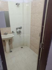 Bathroom Image of 550 Sq.ft 1 BHK Independent House for rent in Neb Sarai New Delhi for Rs. 11000