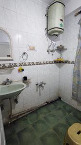 Bathroom Image of 900 Sq.ft 2 BHK Independent House for rent in Boileauganj Shimla for Rs. 25000