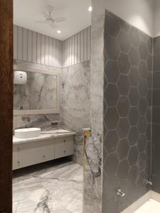 Bathroom Image of 9000 Sq.ft 5 BHK Duplex for sale in Hauz Khas New Delhi for Rs. 320000000
